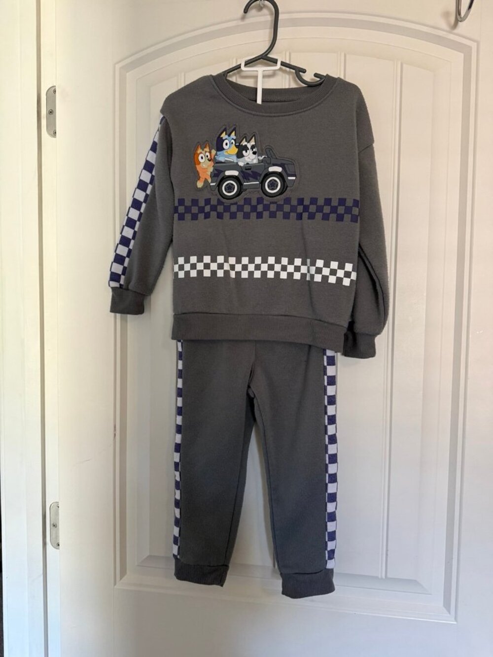 4T bluey sweatshirt and sweatpants set